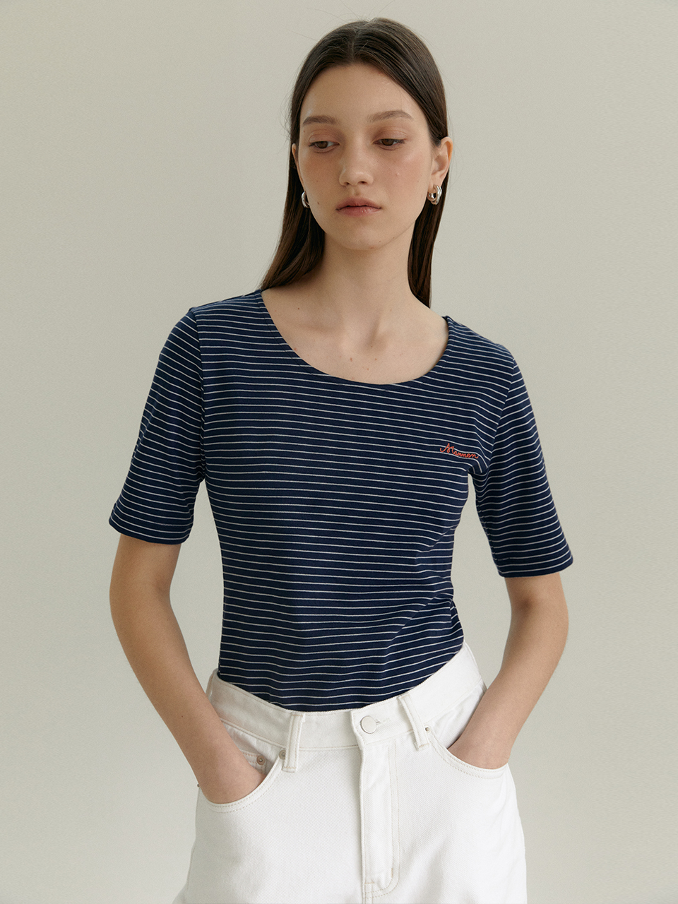 MANNON U-Neck Pin Stripe T-Shirt_Navy
