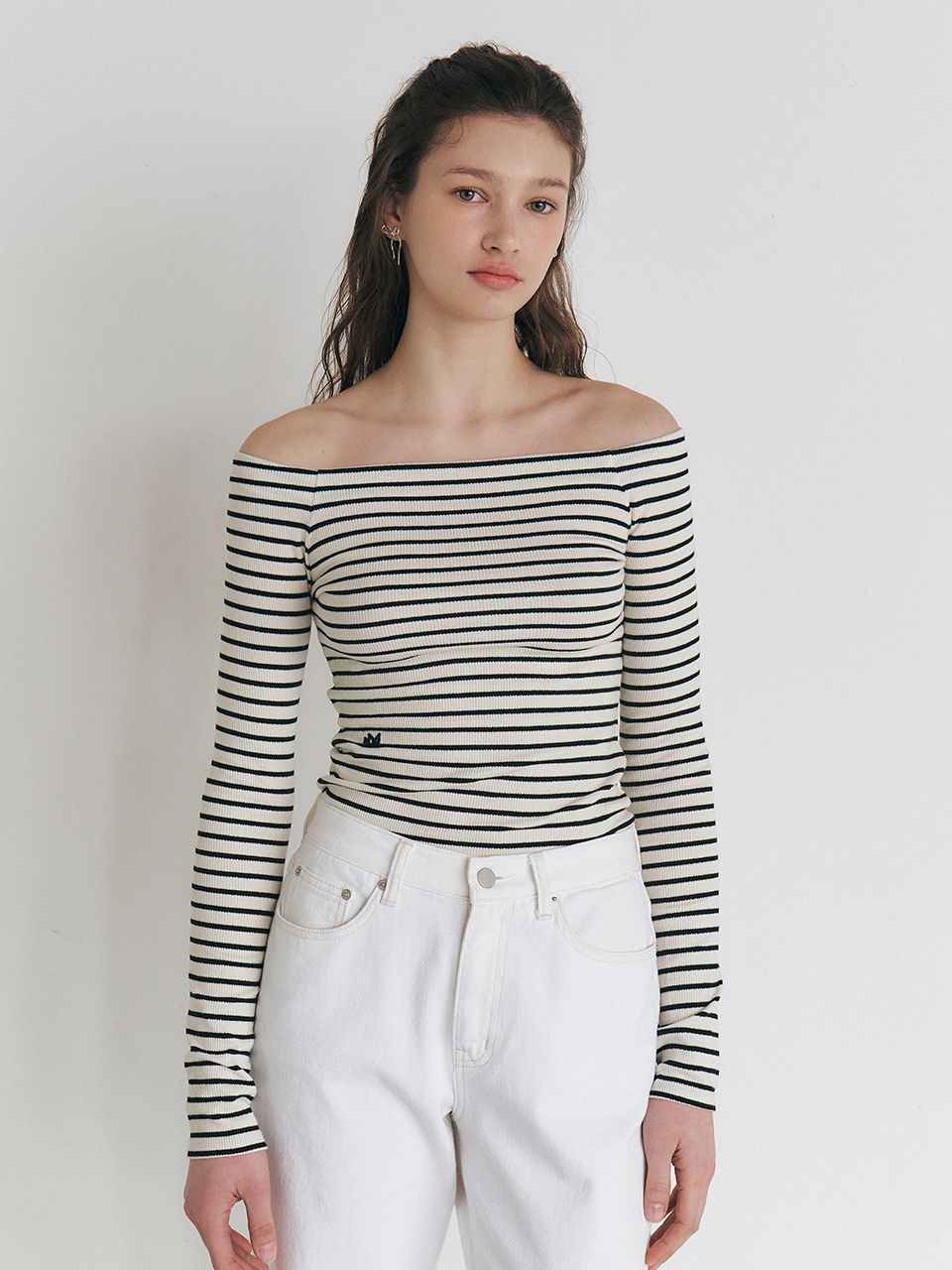 MANNON off-shoulder stripe T-shirt_Black Stripe