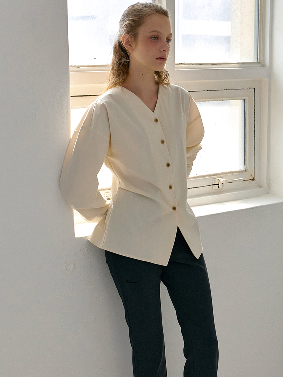 TILDA V-neck fit&amp;A line minimal blouse_Cream