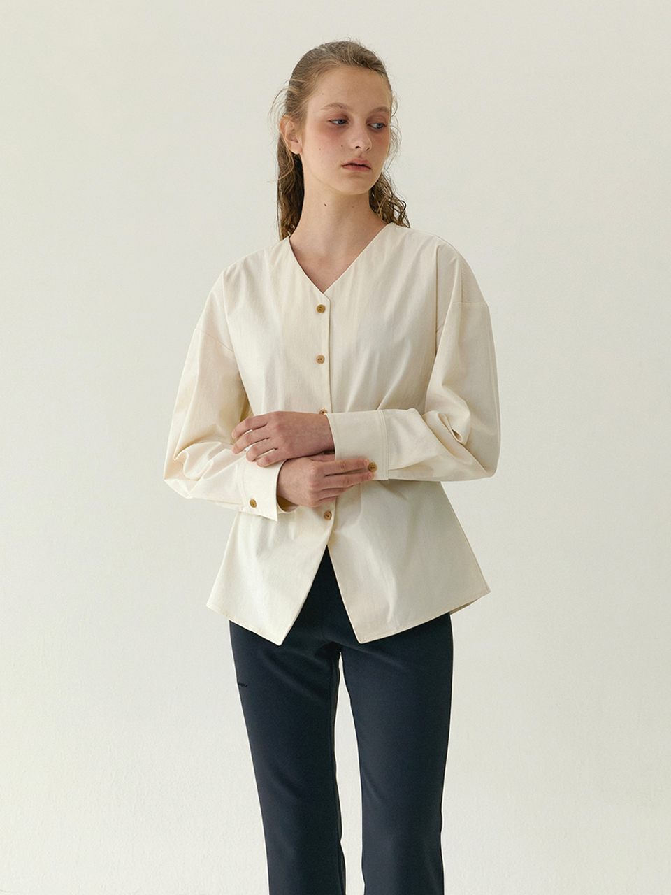 TILDA V-neck fit&amp;A line minimal blouse_Cream