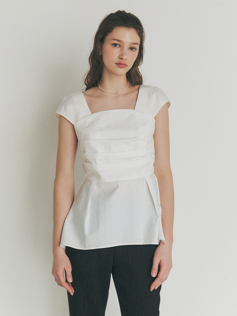 MARIE square neck pleats detail Fit&amp;A blouse_White